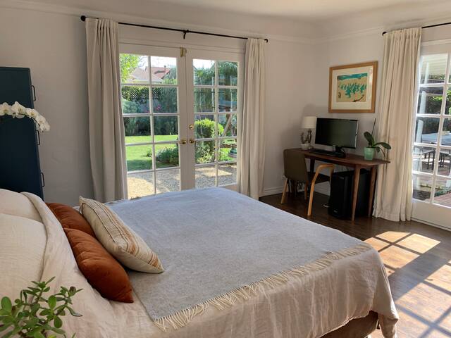 Beautiful garden perfect for outdoor entertaining gallery image 5