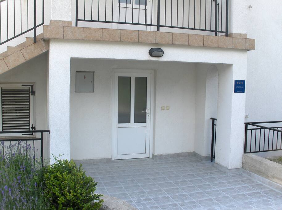 house-entrance in app