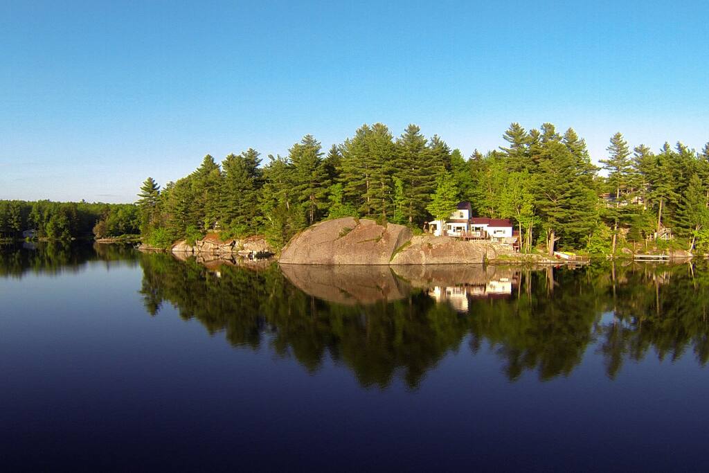 Heavenly Waterfont Cottage with Views to Die For! Houses for Rent in