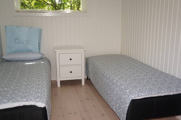 Chambre 2 en annexe avec deux lits simples au 75 * 200