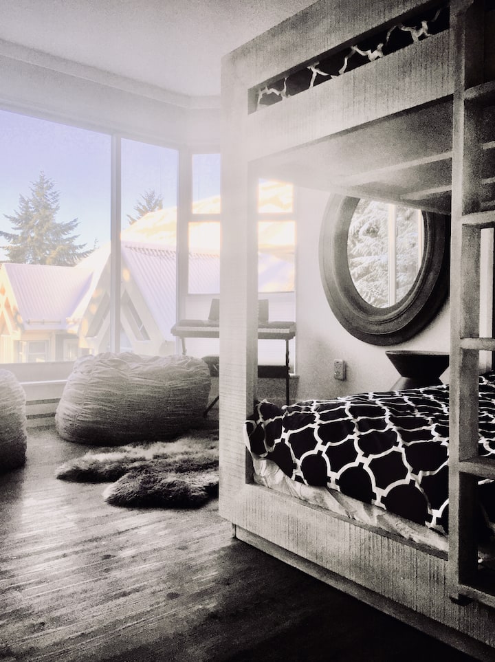 Deuxième chambre avec lit superposé complet pouvant accueillir jusqu'à quatre personnes