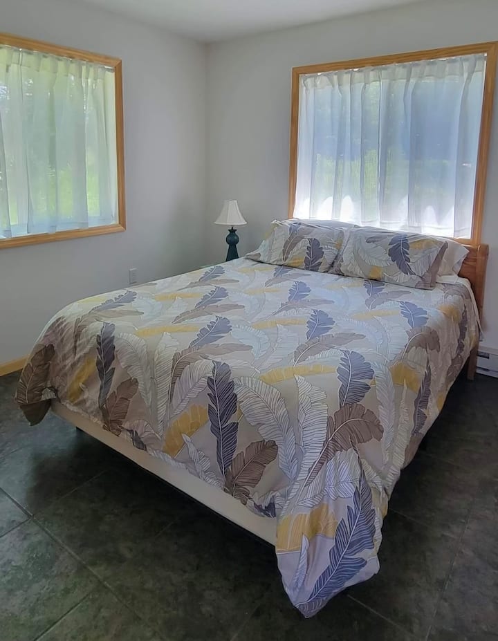 Chumba cha kulala cha Master kilicho na kitanda cha malkia