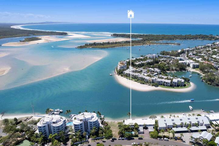 Noosa – Absolute Waterfront!