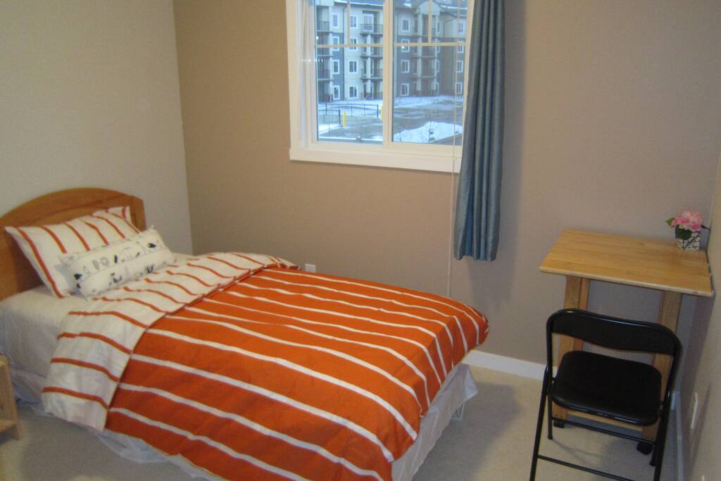 Bedroom 2 (Twin XL)