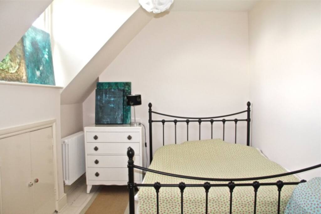 Light and spacious. Quality mattress