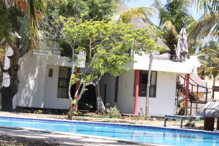 VILANCULOS GIRAFFE HOUSE BEACH FRONT