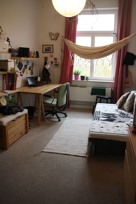 Euer Zimmer! Die gemütliche Hängematte steht euch zur Verfügung.