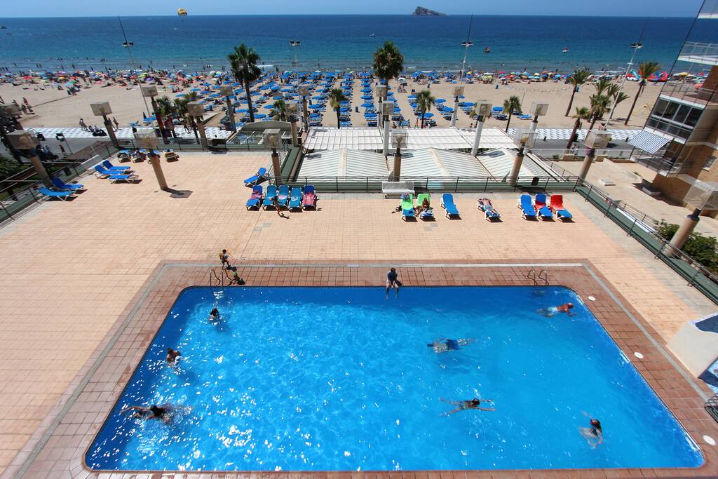 Piscina y vistas