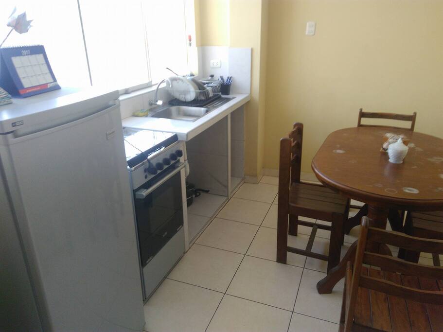 Cocina y comedor.