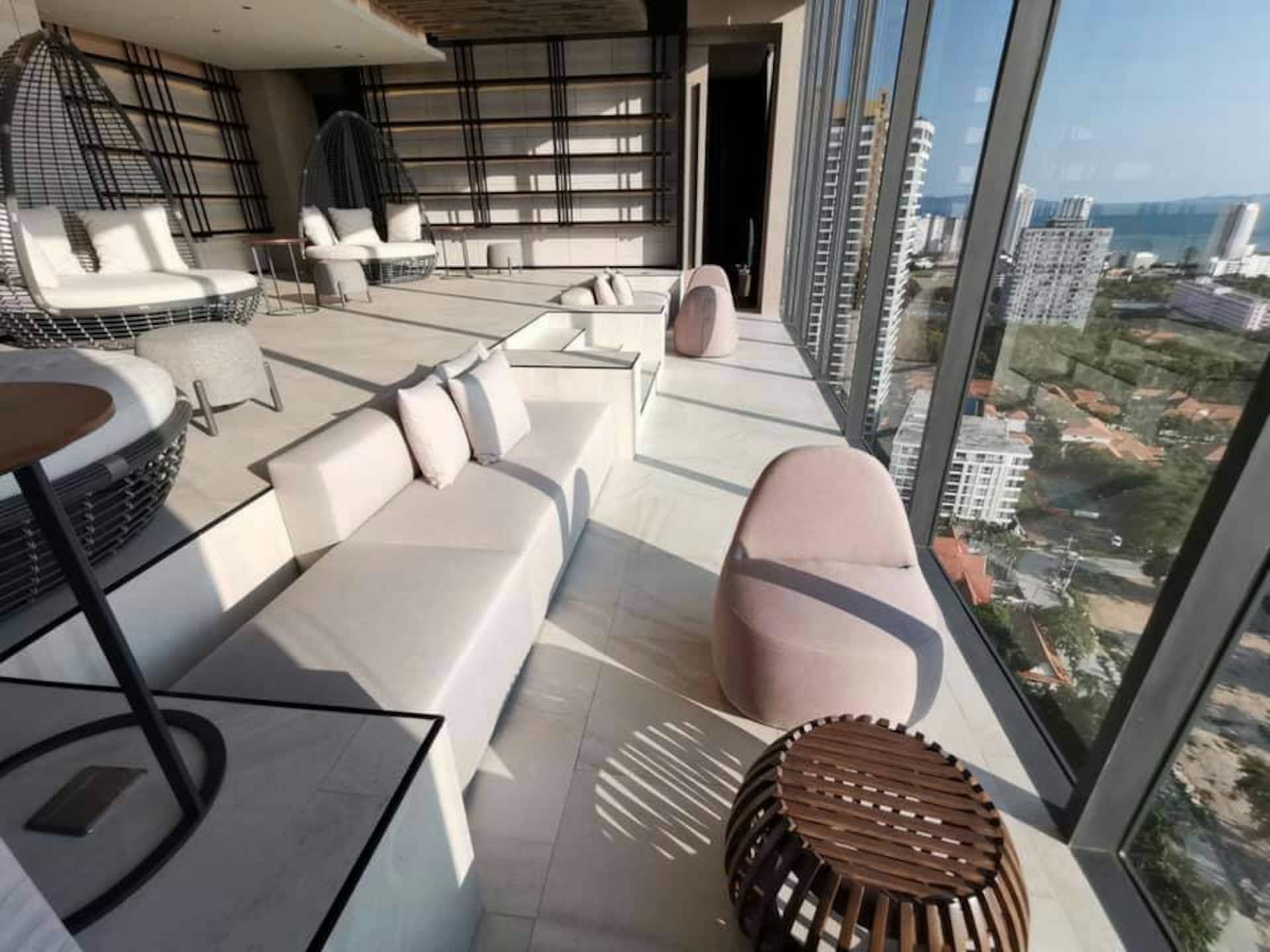 Andromeda 1 bedroom, swimming pool, unobstructed sea view, facing Koh Larn, must-choose for couples