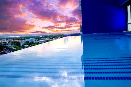 Ultra Modern High Rise/ Central 2BR