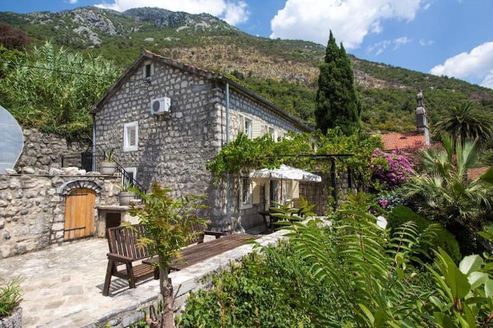 The Whole House Is Yours In The Center Of Perast - Kotor