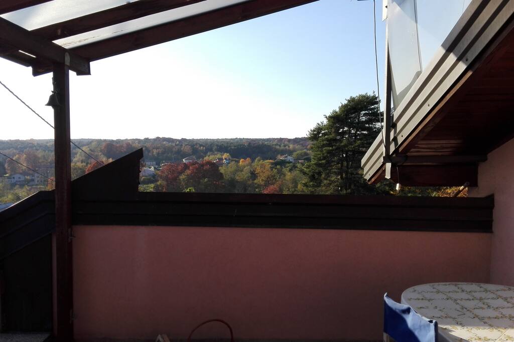 La vista dal terrazzino di pertinenza dell'appartamento
