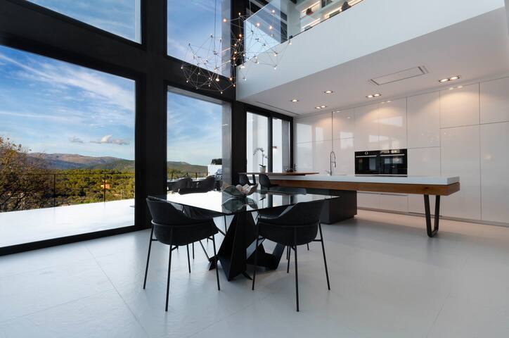 Montblau: Luxury home with breathtaking views gallery image 3