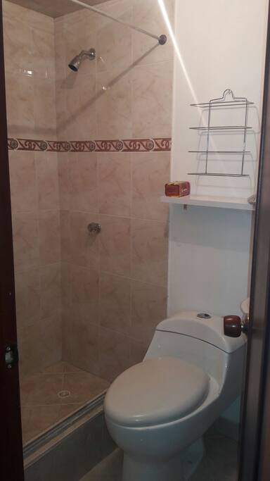 baño de la habitacion