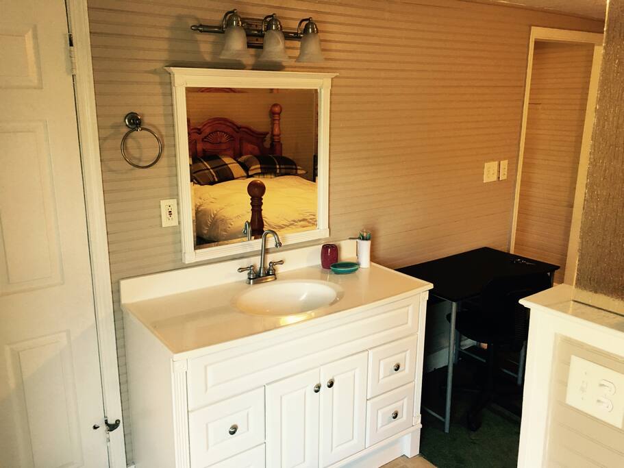 Bathroom sink