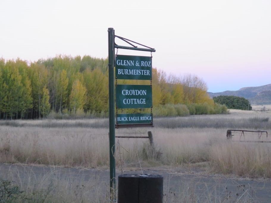 Sign to Croydon Farm
