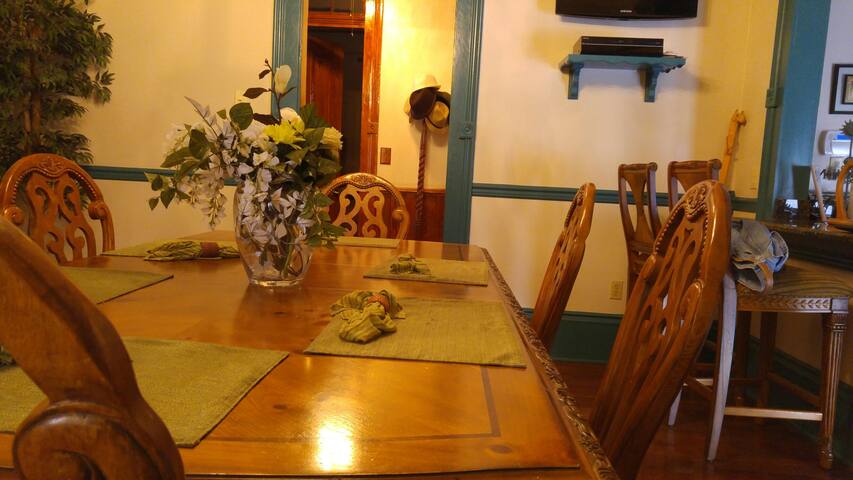 Mid City Historic New Orleans Home gallery image 3