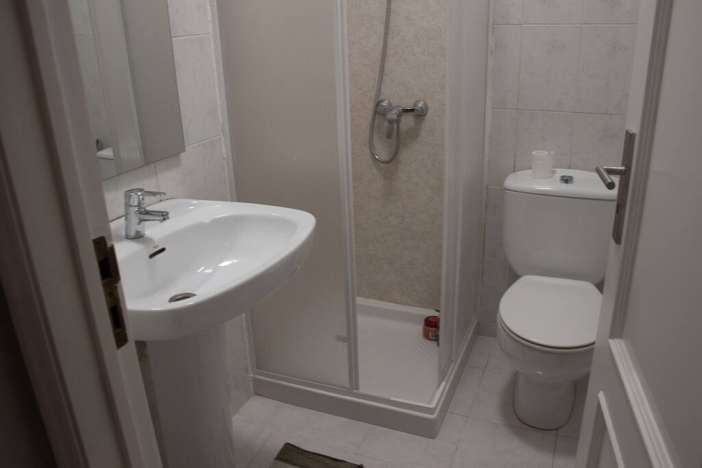 en suite bathroom with shower