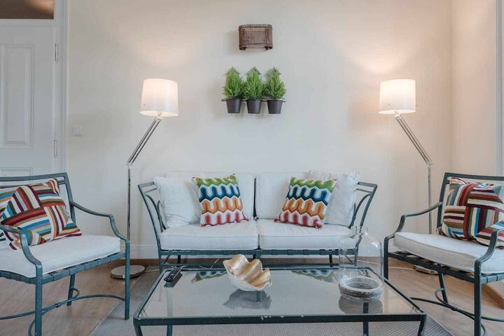 Spacious 8-Bedroom Apartment in Central Lisbon gallery image 2