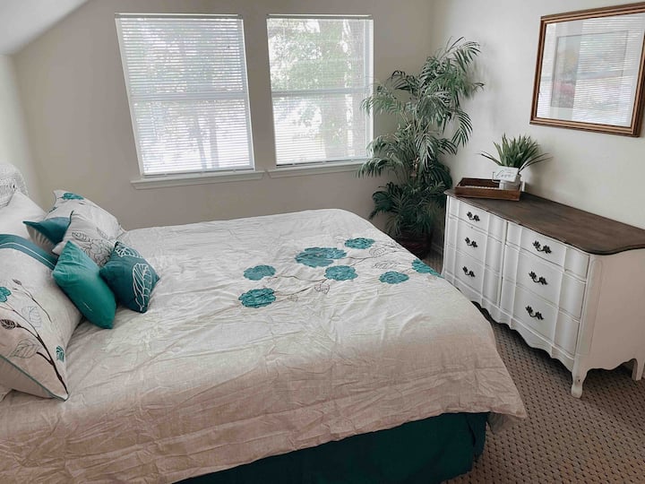 Upstairs king-sized bed