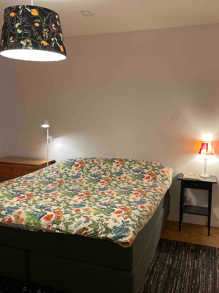 חדר שינה מס ': 2.
180 ס"מ.
קומה 2