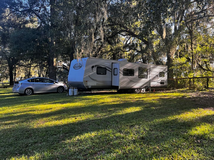 Enjoy heritage trees in picturesque 2BR trailer Campers/RVs for Rent in Reddick, Florida