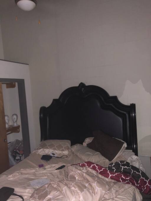 Master bedroom, king size bed