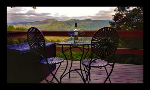 The Getaway:  Quiet / Cozy / Picturesque views!