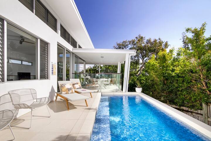 Stunning Views, Private Pool Near Hastings St gallery image 2