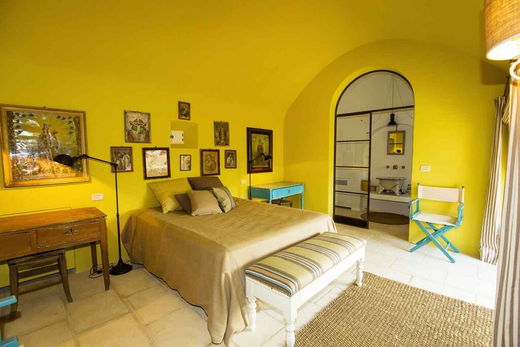 camera da letto ad est con bagno privato