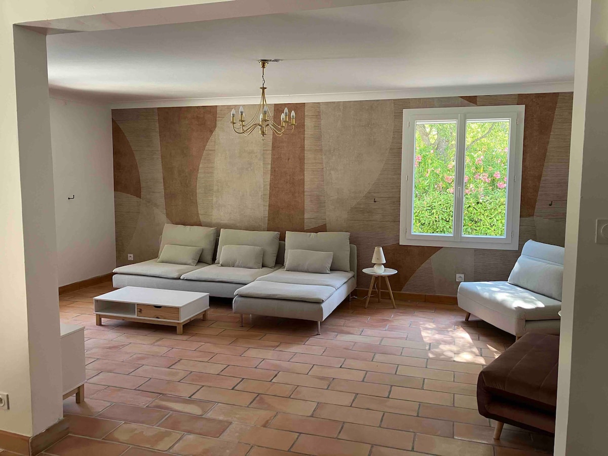 Maelezo ya jumla ya sebule