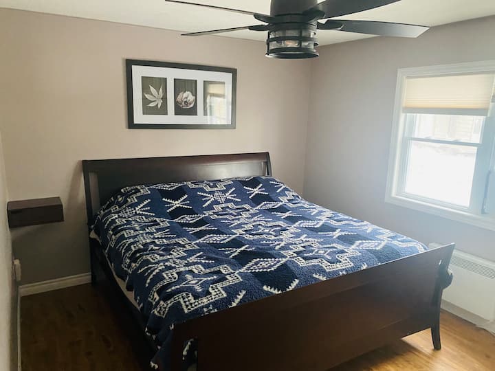 Chumba cha kulala cha Master (Mashuka ya Kitanda hayajajumuishwa) 