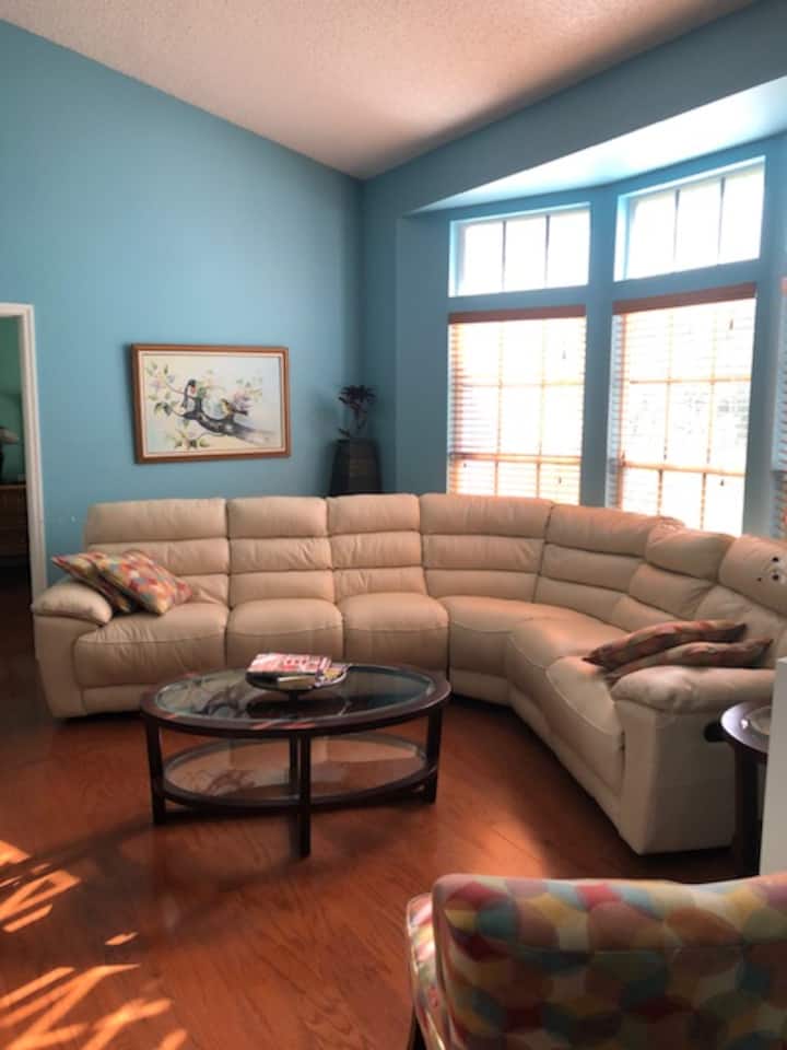 Beautiful detached house with pool and Lanai Houses for Rent in Port