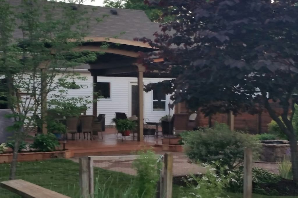 Back Yard patio for guest to use