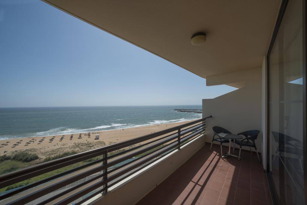 A varanda (piso 6 no redondo) e suas vistas sobre o oceano