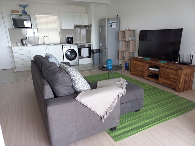 Big Bay, Azure, 2 Bedroom 1 Bath with sea view