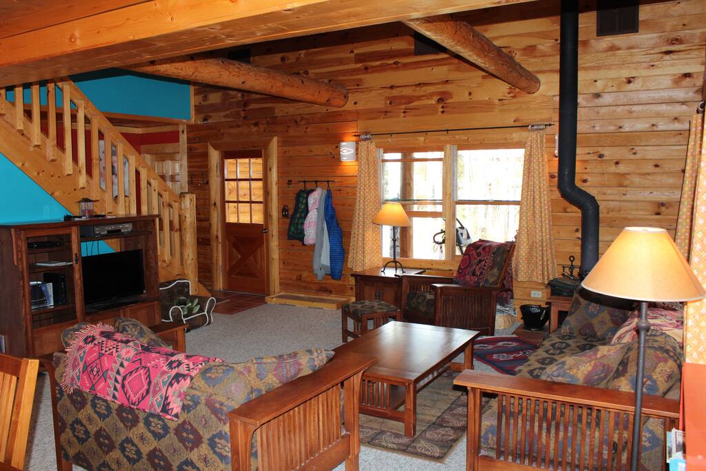 Great room with vaulted ceilings
