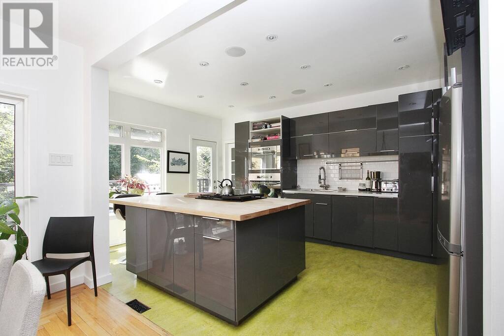 Kitchen – Gas Range