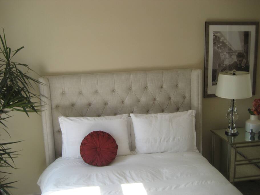 Queen Bed with luxurious linens