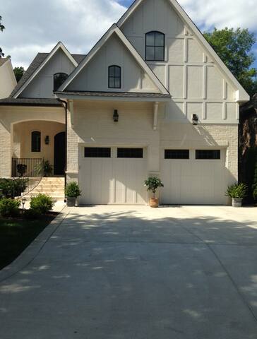 Luxury Home in the heart of Nashville! gallery image 5