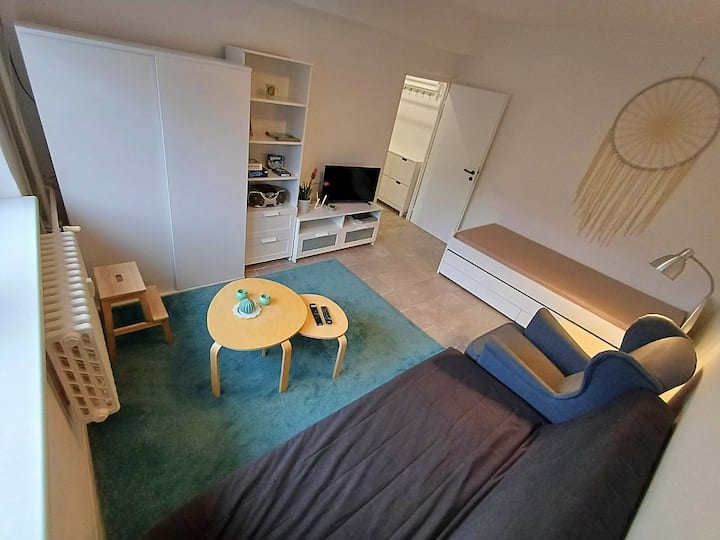 Modern flat, close to Adeli/Town. Barrier free.
