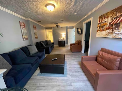 Harbour Square Suites Suite 1