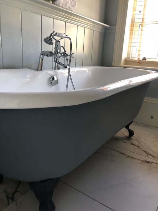 Freestanding Bath in Bedroom 11