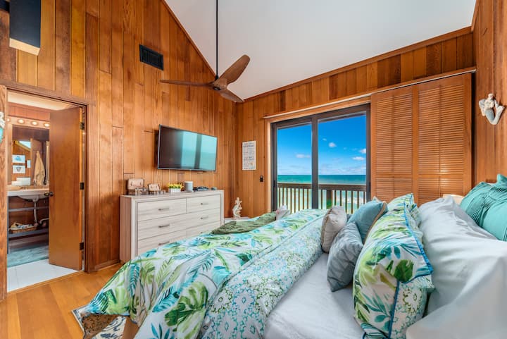 Oceanfront King Bedroom with en-suite bath