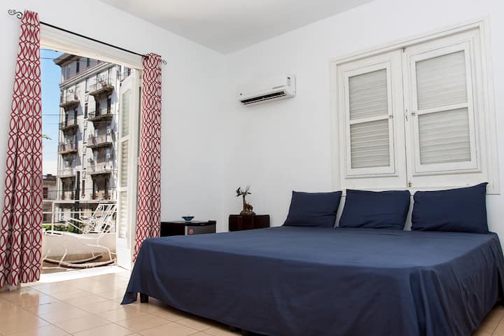 2 Independent Rooms In The Heart Of Vedado. - Havana