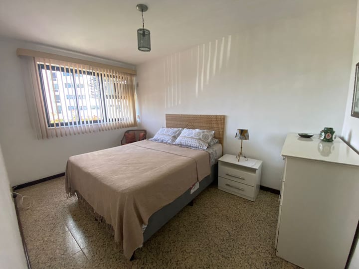 Suite com cama Queen ზომა