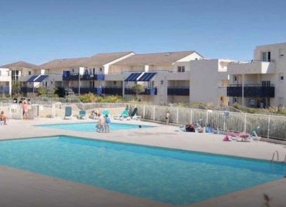 Piscine privée avec pataugeoire séparée pour les enfants.(non surveillée)