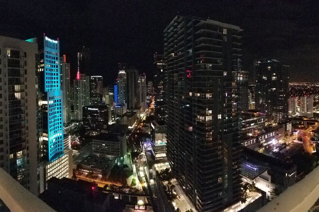 I believe the picture speaks for itself, simply gorgeous. On the right we have the River and brickell city Centre, on the middle its the heart of brickell and miami and to the left you have the ocean.