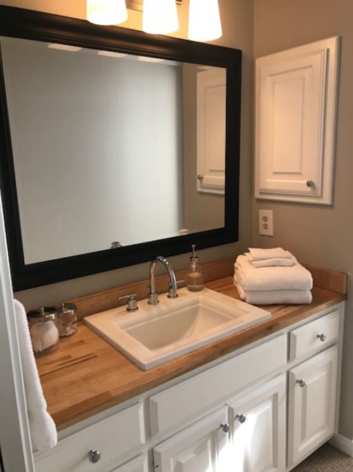 Attached Full Bathroom